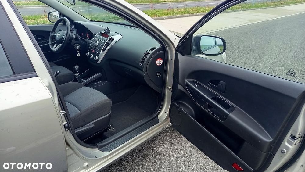 Kia Ceed 1.4 Comfort + - 12