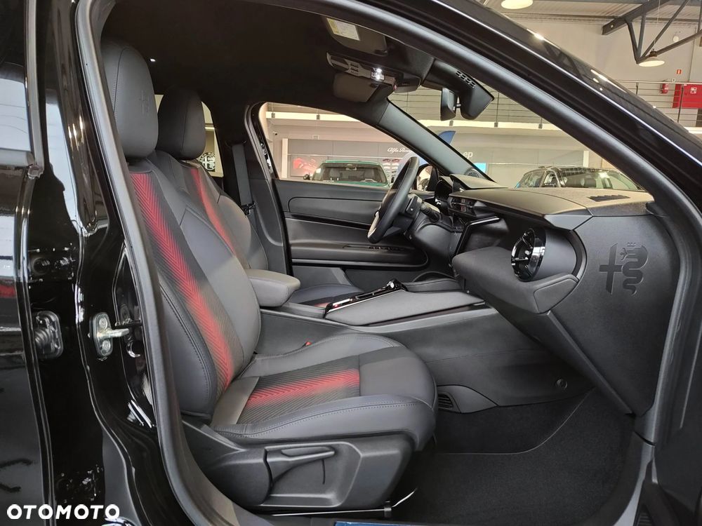 Alfa Romeo Junior 1.2 mHEV Ibrida Q4 eDCT - 9