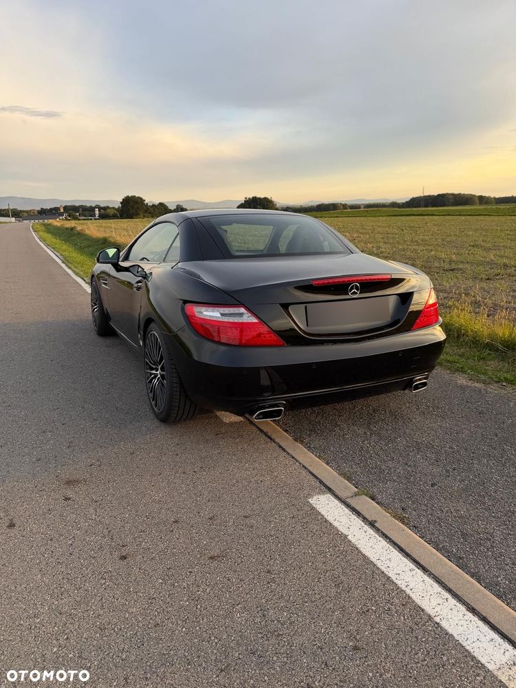 Mercedes-Benz SLK 200 CGI - 8