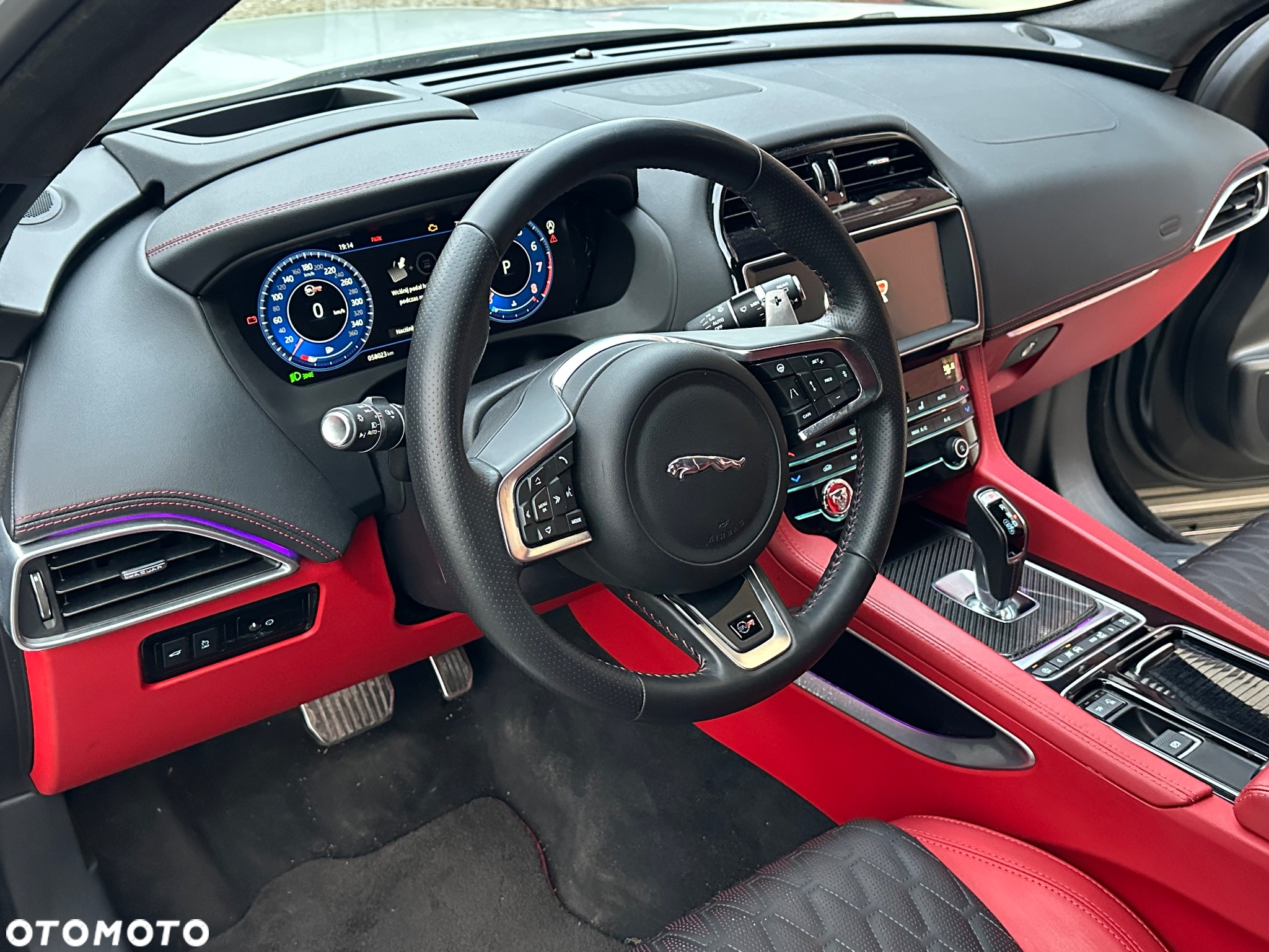 Jaguar F-Pace 5.0 V8 P550 AWD SVR - 14