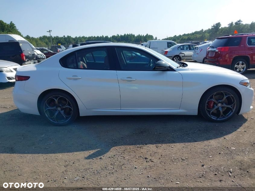 Alfa Romeo Giulia - 8