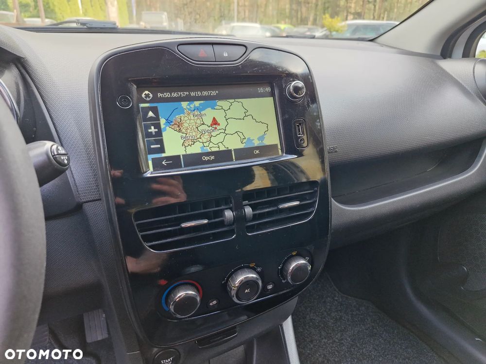 Renault Clio 1.2 16V 75 Life - 13