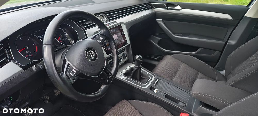 Volkswagen Passat 2.0 TDI (BlueMotion Technology) Comfortline - 14