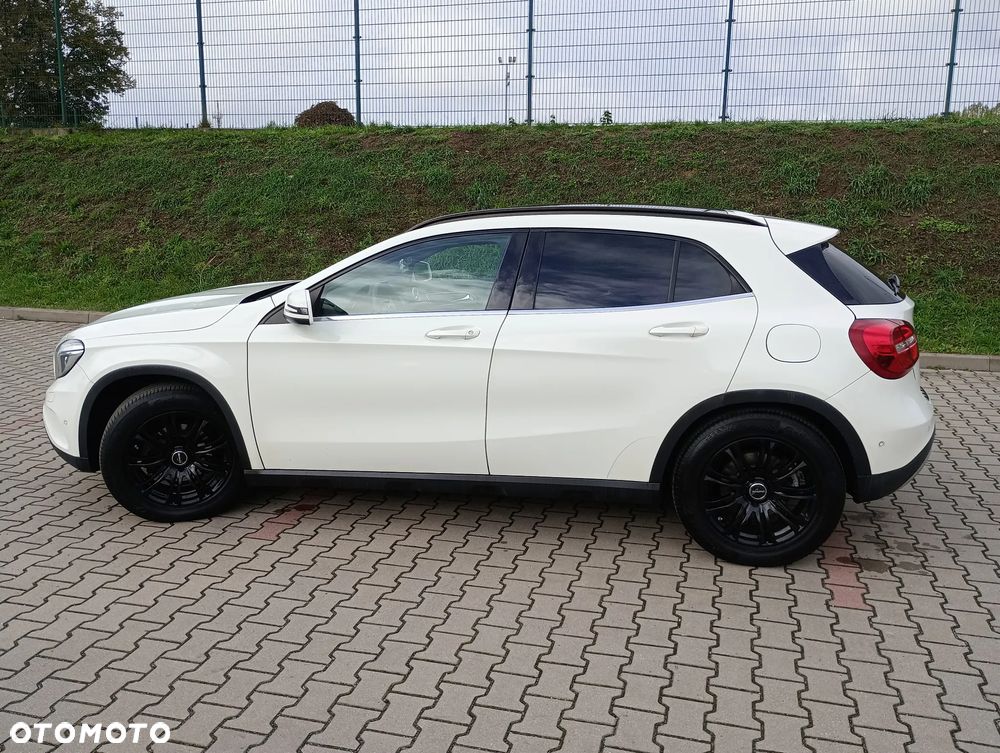 Mercedes-Benz GLA 200 UrbanStyle Edition - 4