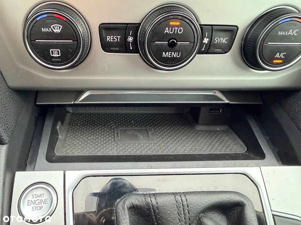 Volkswagen Passat - 28