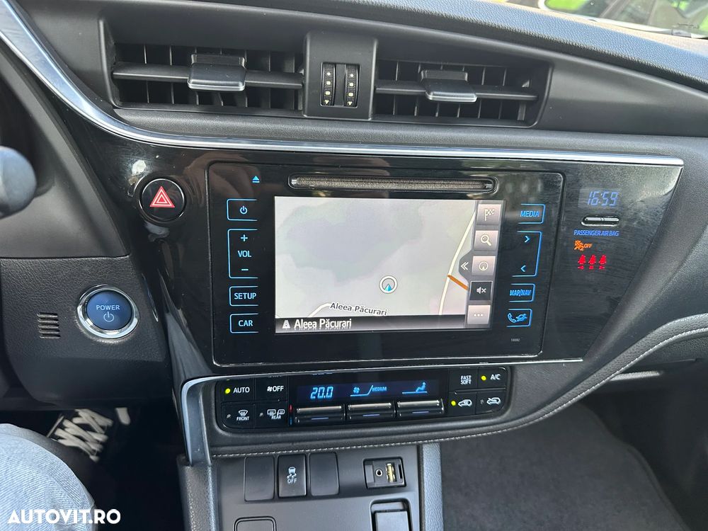 Toyota Auris 1.8 L VVT-i HSD Sol + - 14