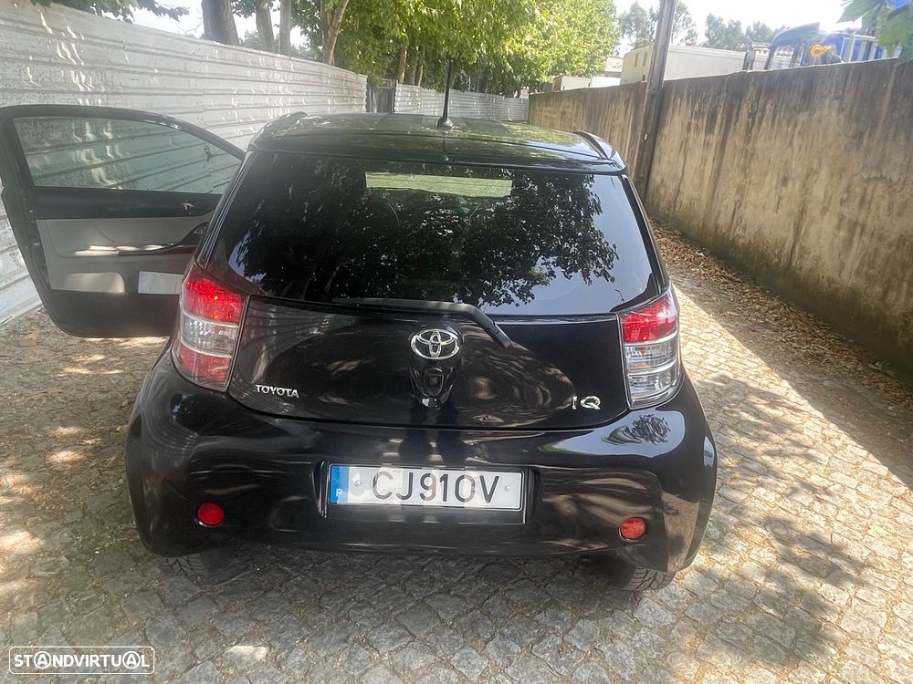 Toyota iQ 1.4 D-4D 2 - 10