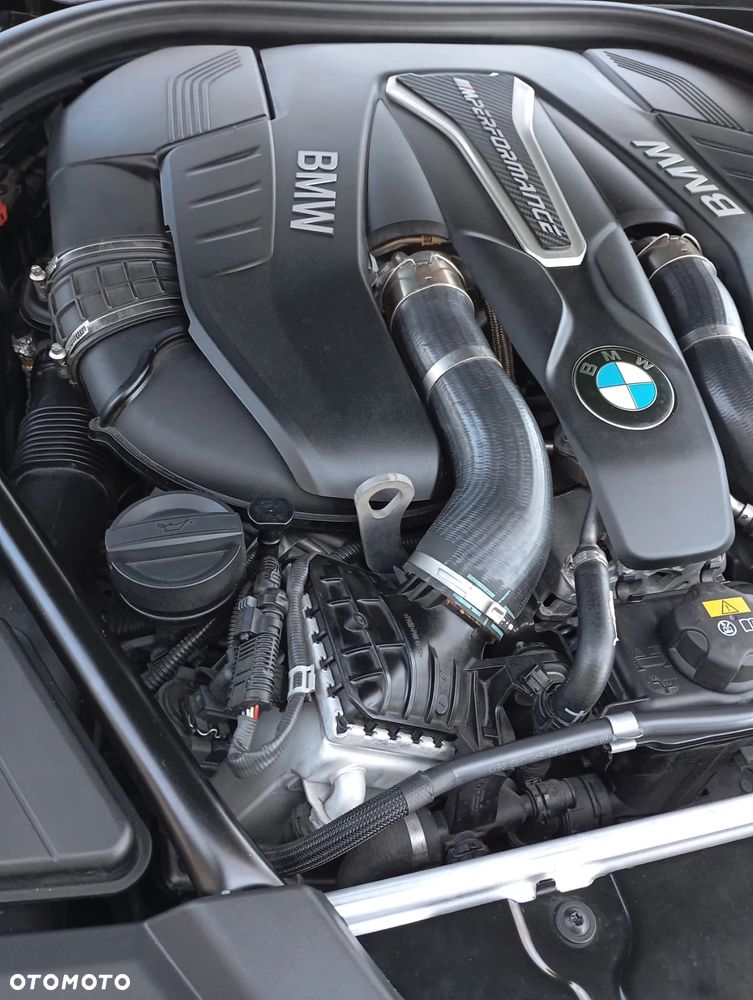 BMW Seria 5 M550i xDrive - 28