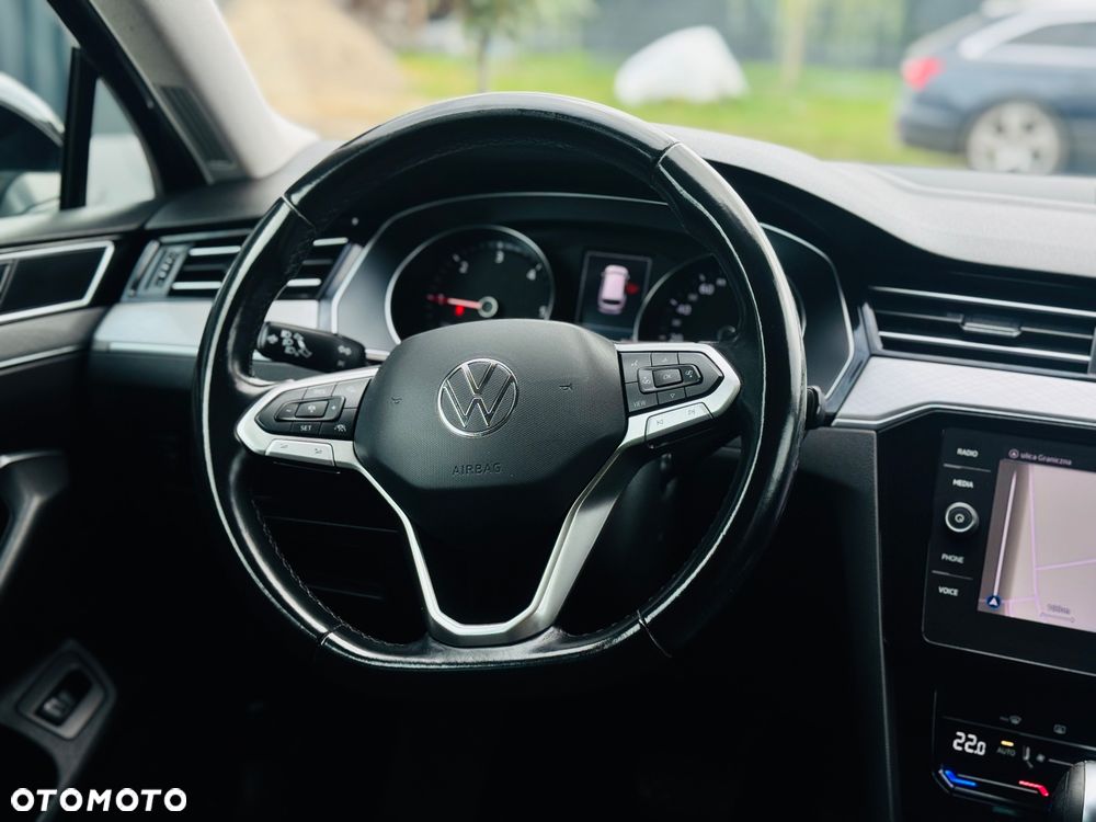 Volkswagen Passat - 11