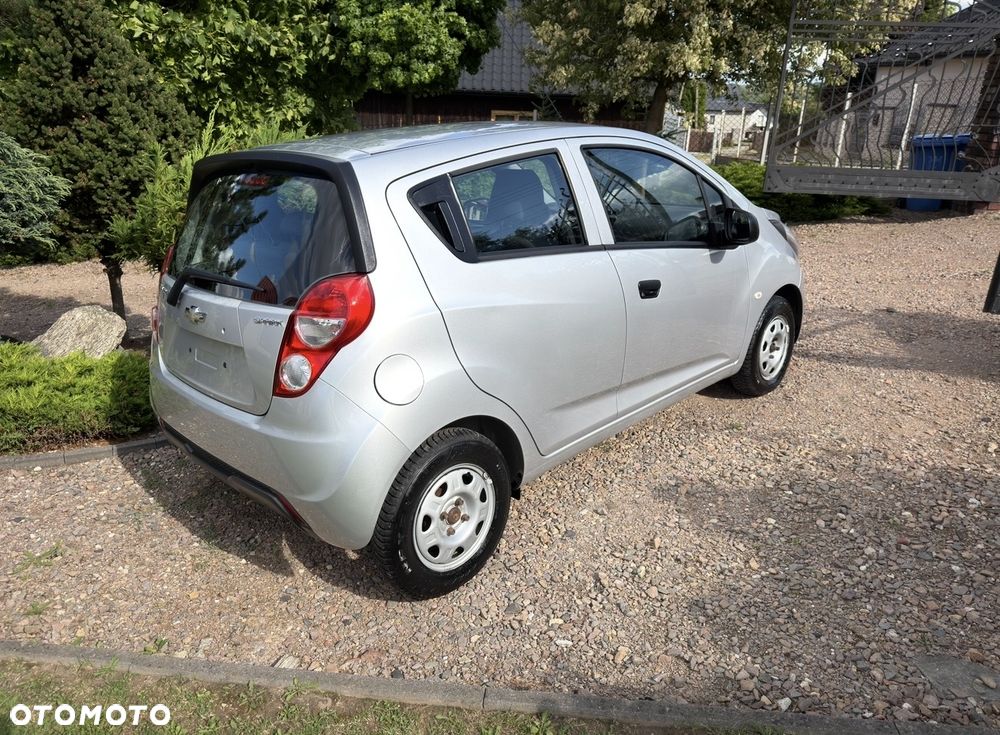 Chevrolet Spark 1.0 + - 11