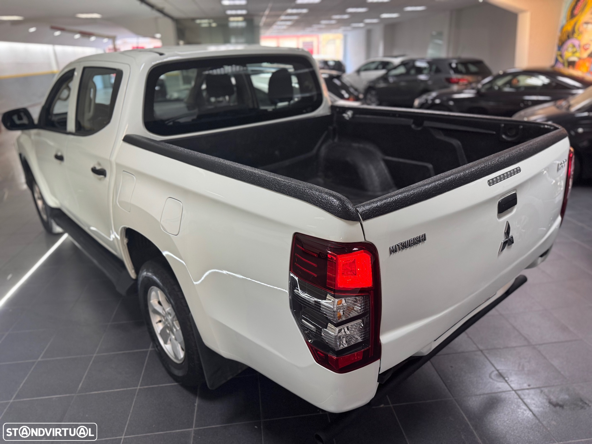 Mitsubishi L200 2.3 DI-D CD Invite 4WD - 11