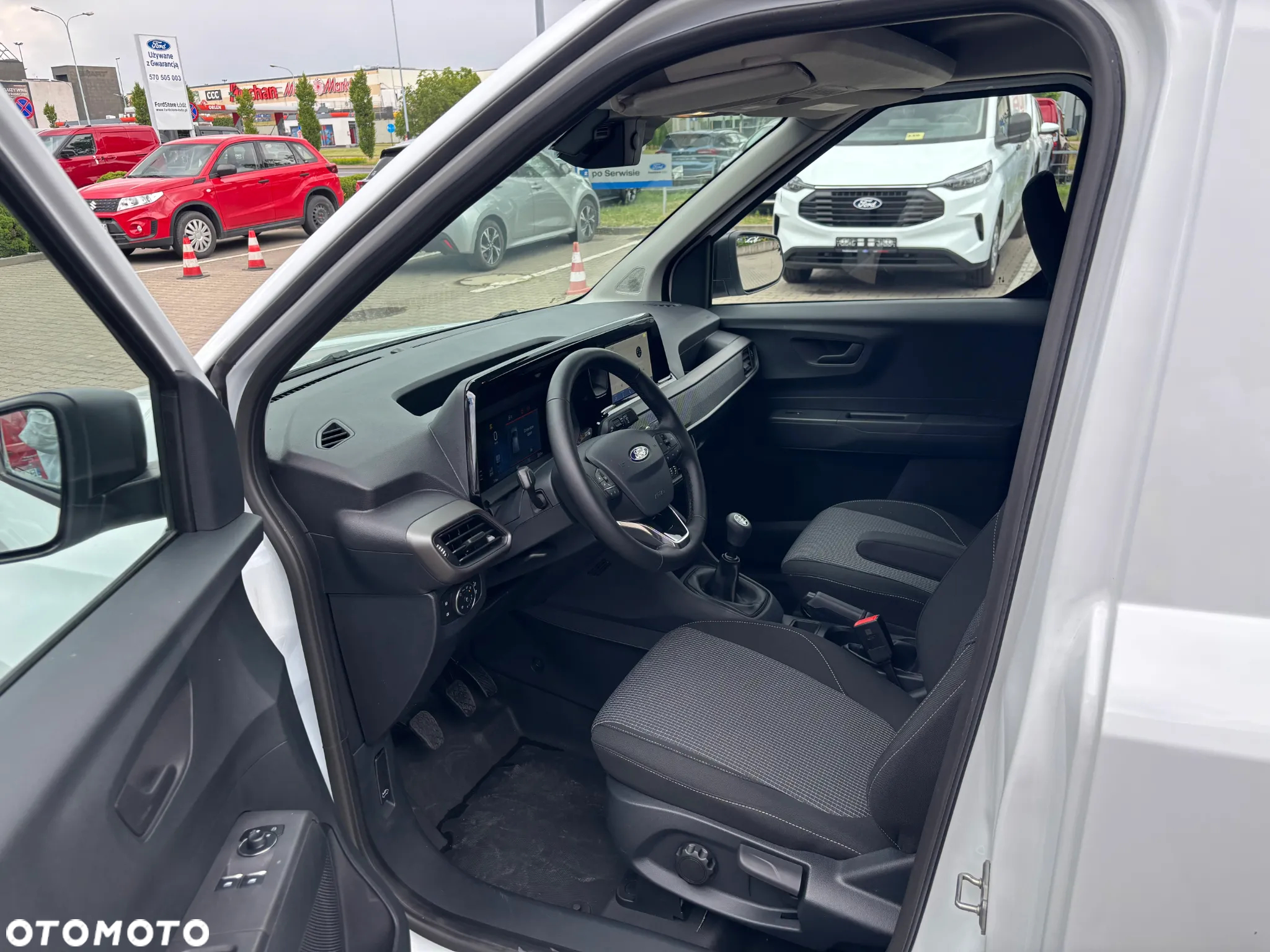 Ford Transit Courier - 13