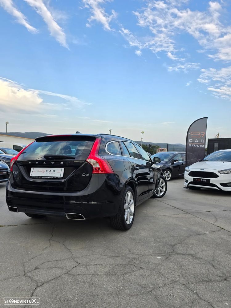 Volvo V60 2.0 D4 Momentum - 25