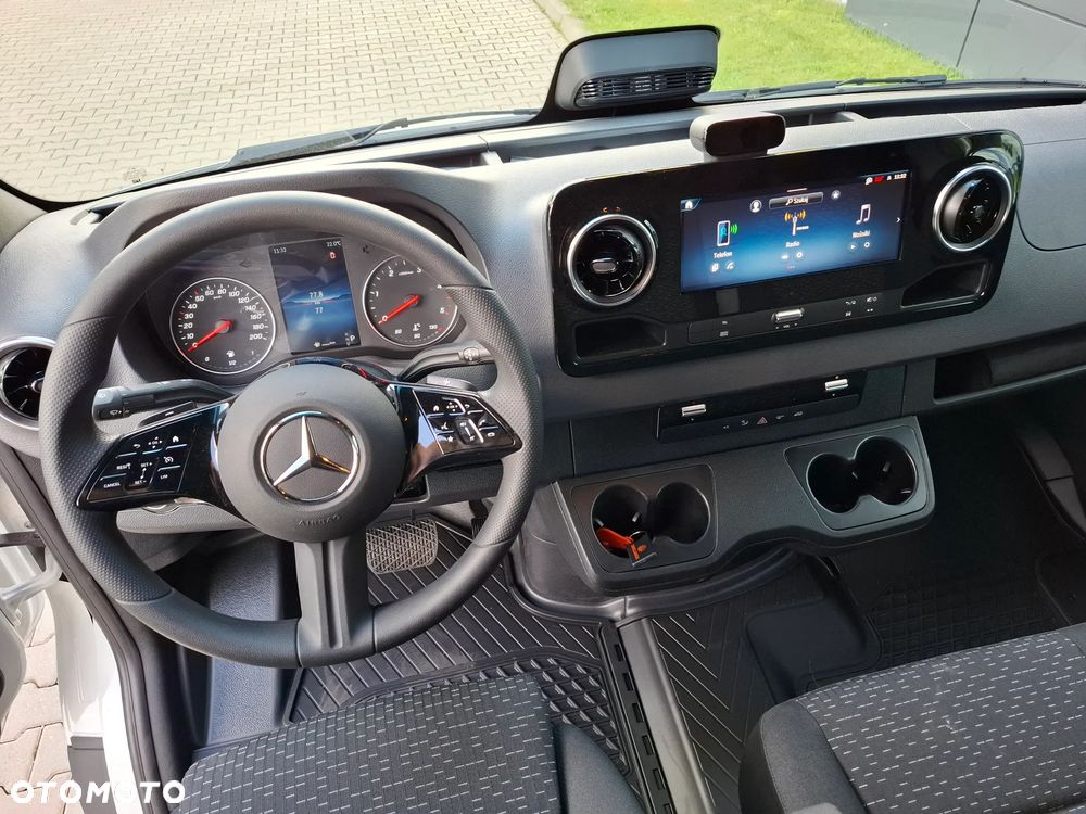 Mercedes-Benz Sprinter 319 CDI Podwozie 4325 mm - Kontener 8 EP z windą Dholandia - 27