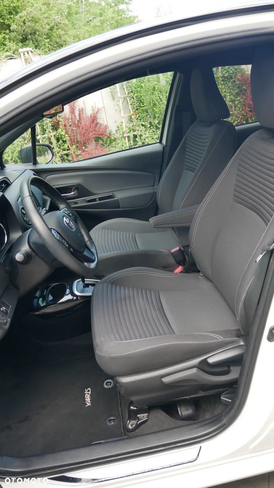 Toyota Yaris Hybrid 100 Selection Platinum - 26