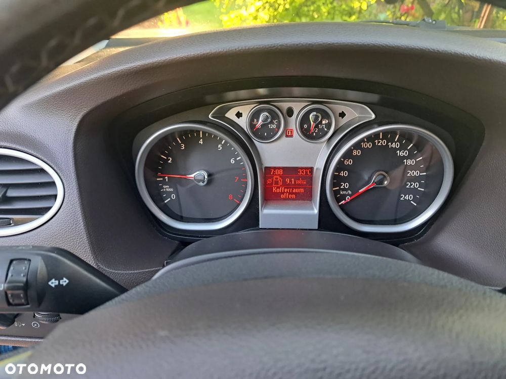 Ford Focus 2.0 Ghia - 12