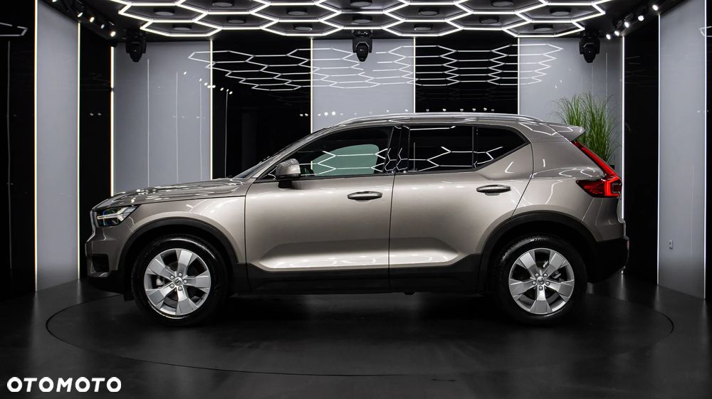 Volvo XC 40 T3 Momentum Pro - 4