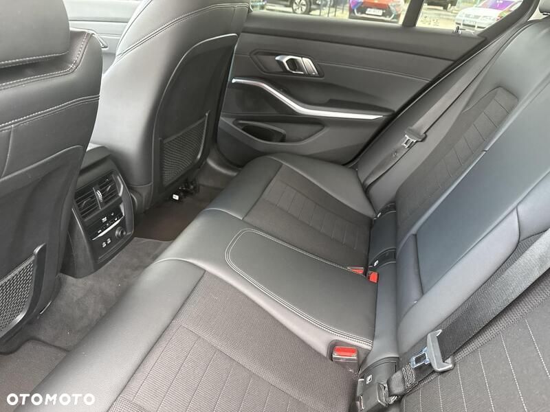 BMW Seria 3 320i Sport Line - 20