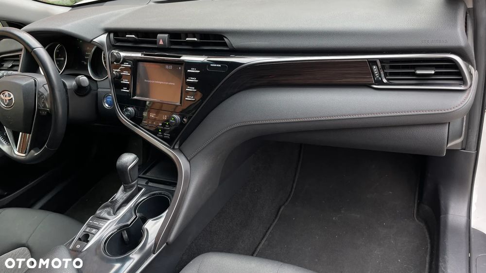 Toyota Camry 2.5 Hybrid Comfort CVT - 23