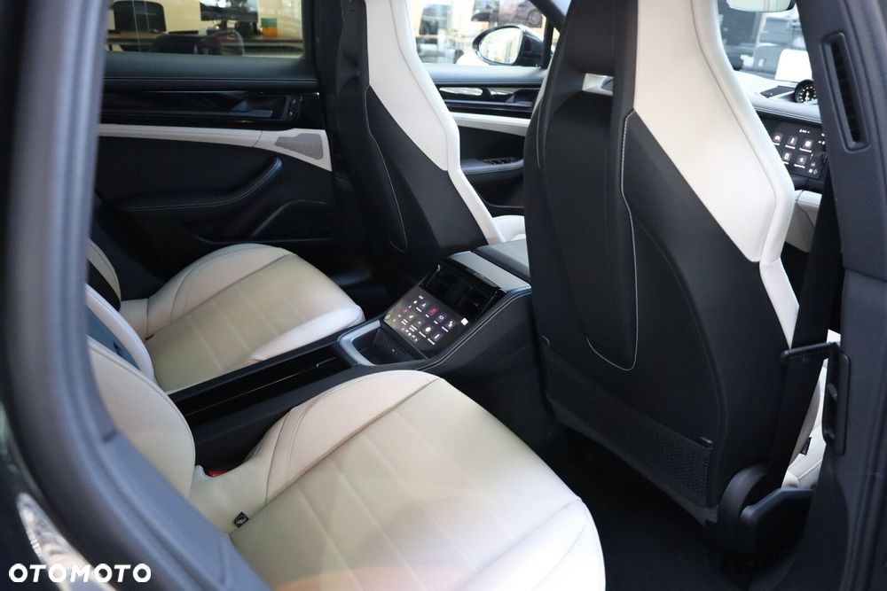 Porsche Panamera - 16