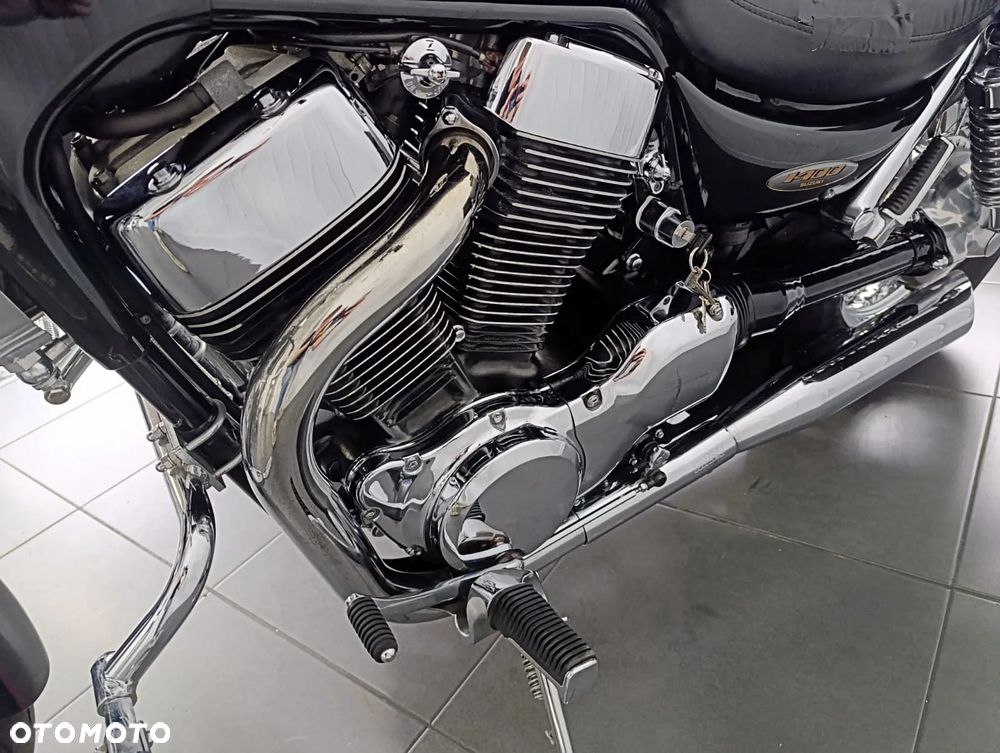Suzuki Intruder - 8