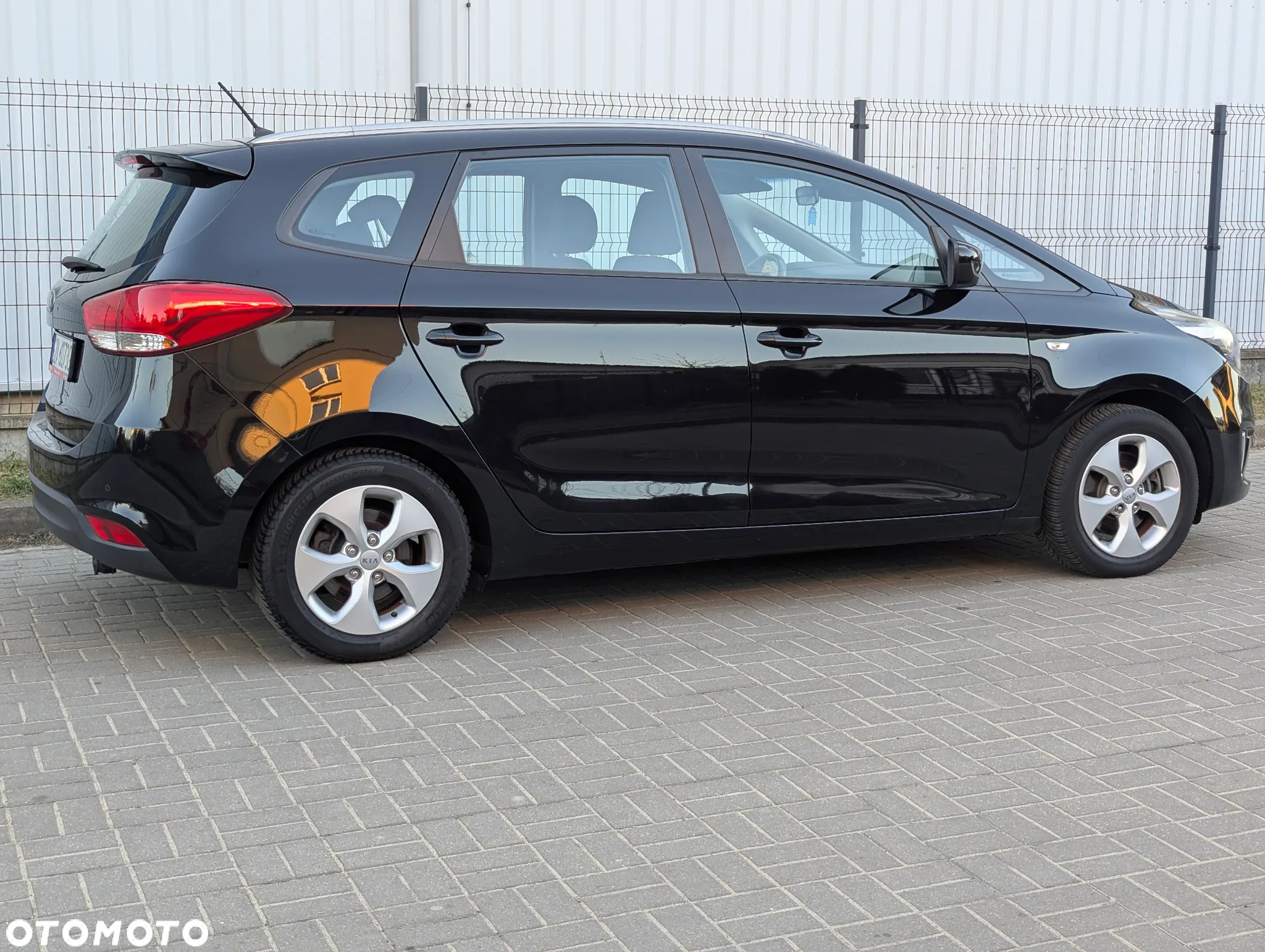 Kia Carens 1.6 GDI Attract - 22