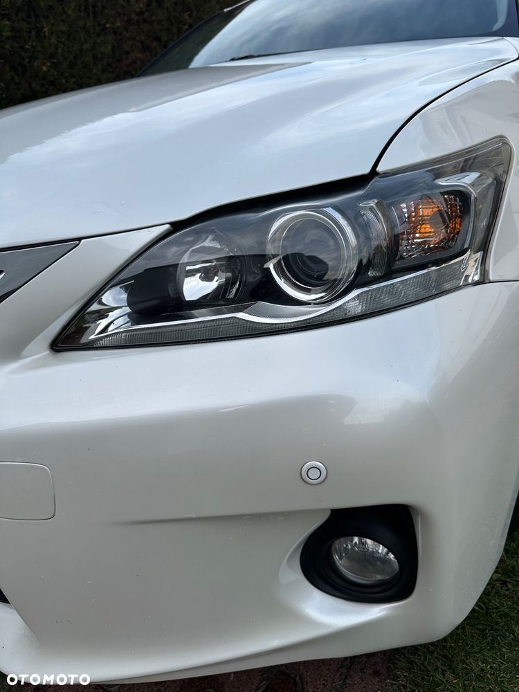 Lexus CT - 9