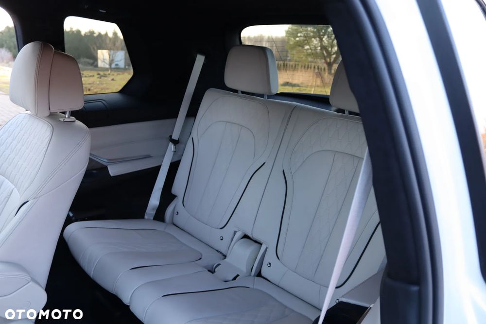 BMW X7 M50i - 28