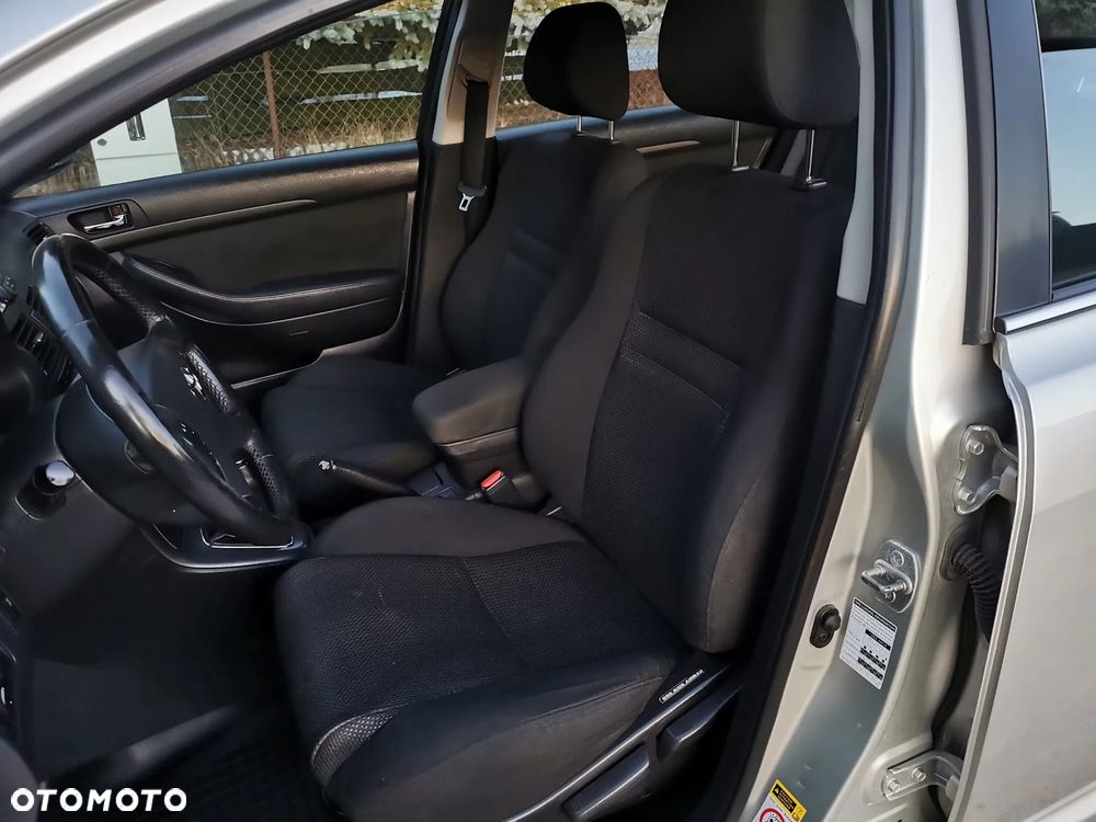 Toyota Avensis - 6