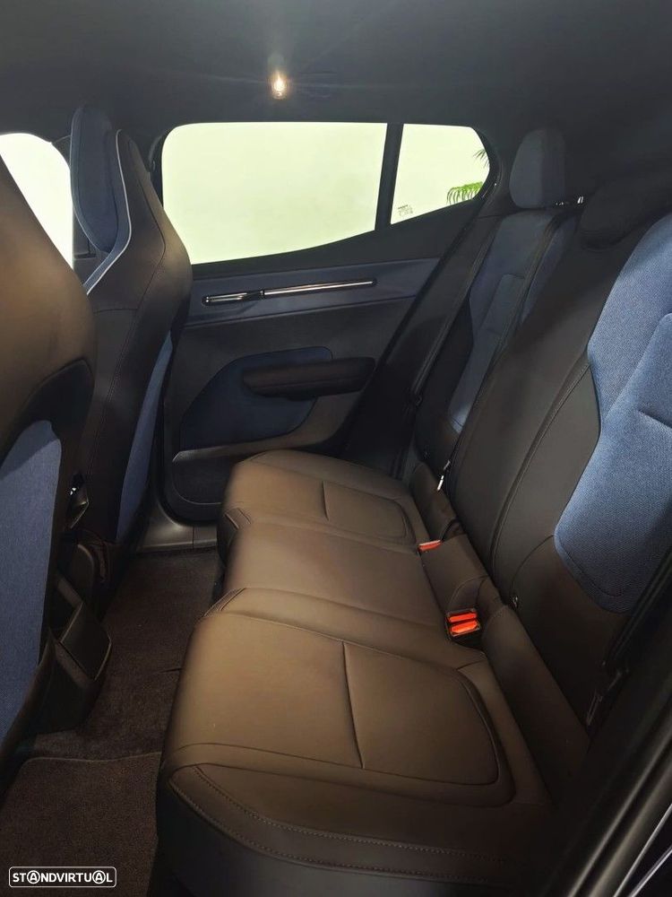 Volvo EX30 69 kWh Single Motor Extended Range Core - 25