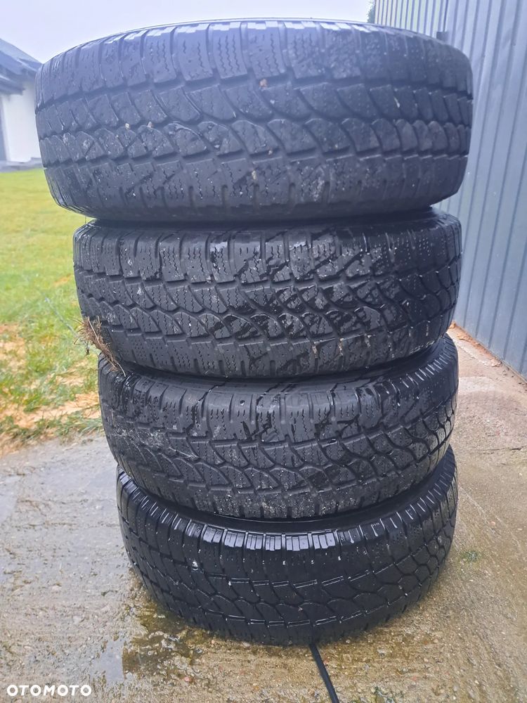 Opony zimowe felgi 215 70 15c - 1