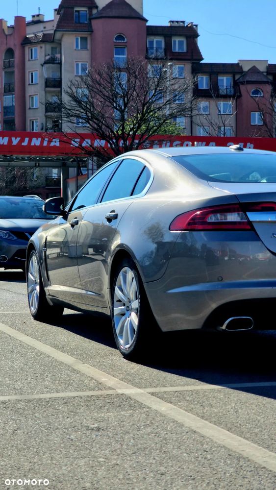Jaguar XF 2.7 V6 D Luxury - 2