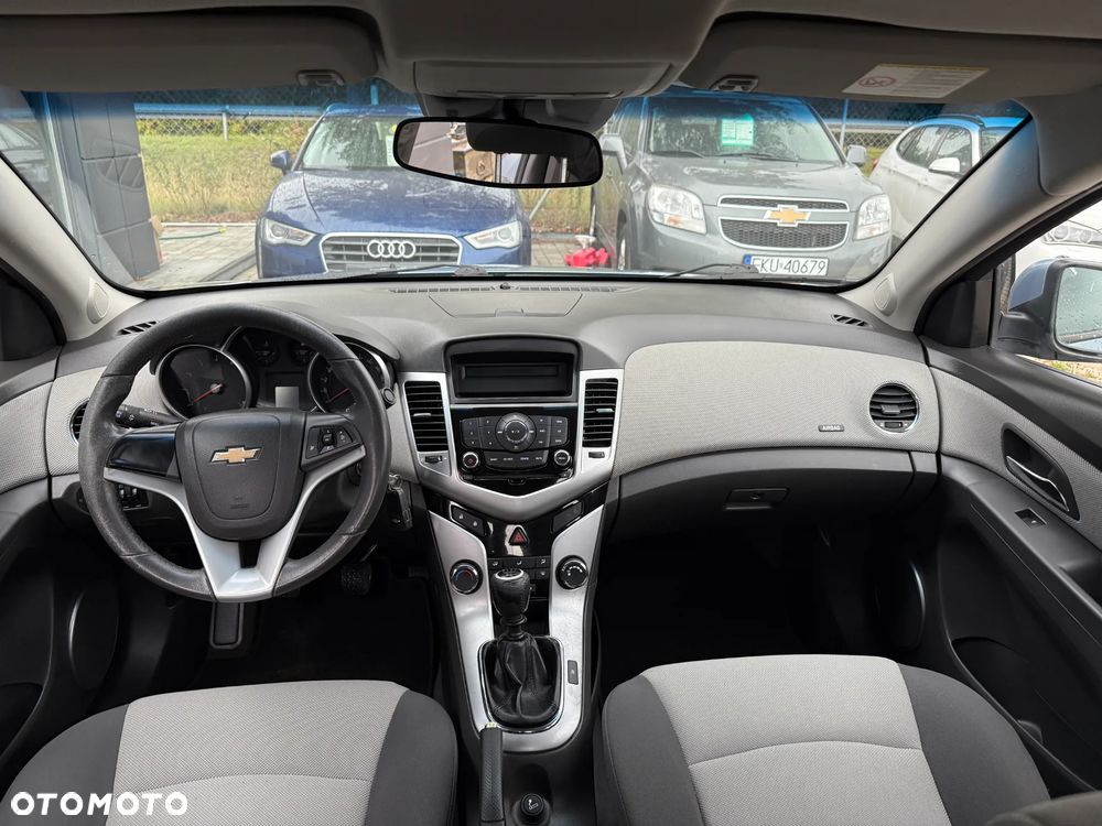 Chevrolet Cruze 1.6 LS - 6
