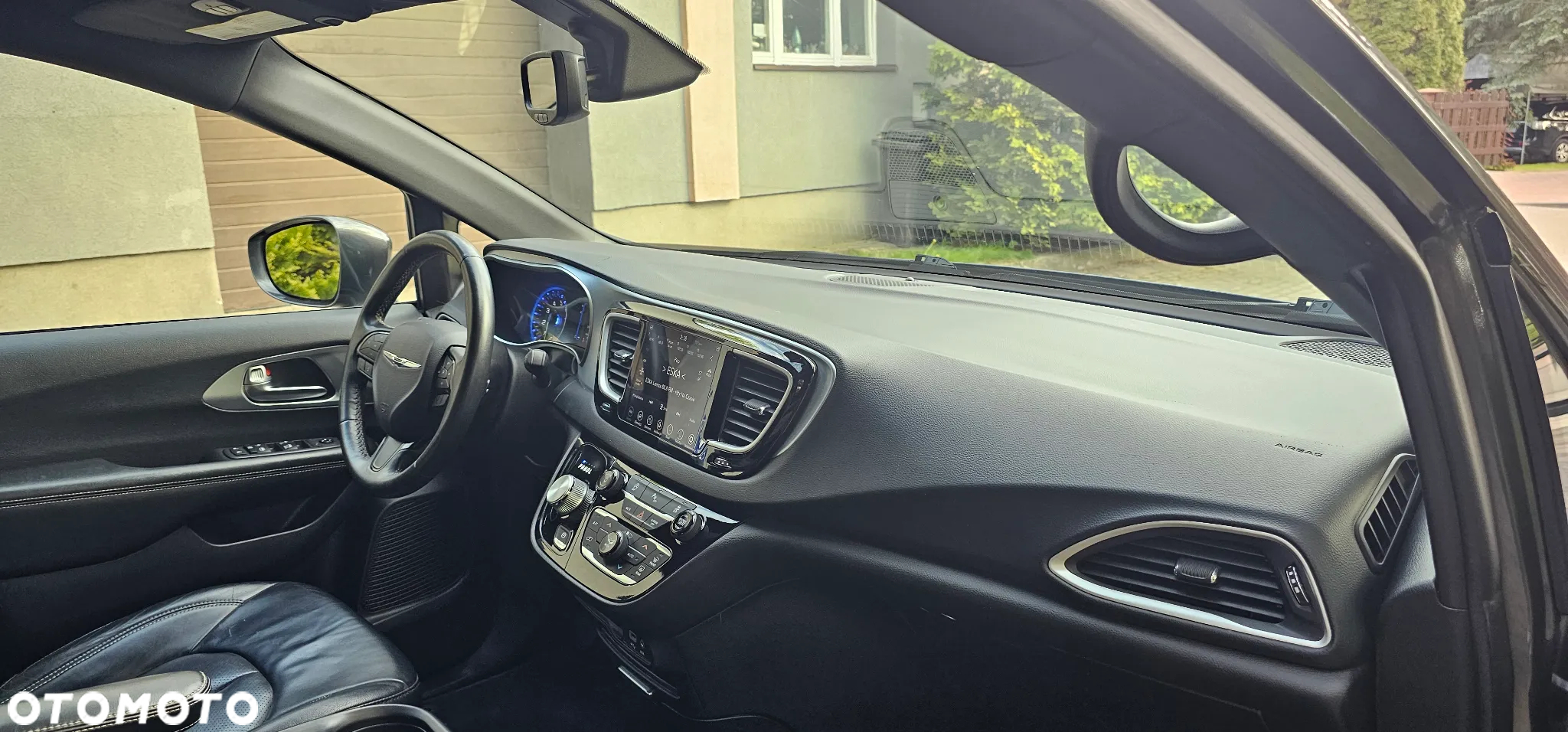 Chrysler Pacifica - 12