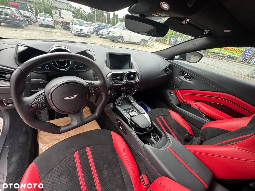 Aston Martin Vantage - 13
