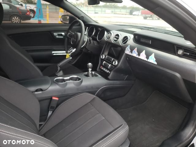 Ford Mustang - 5