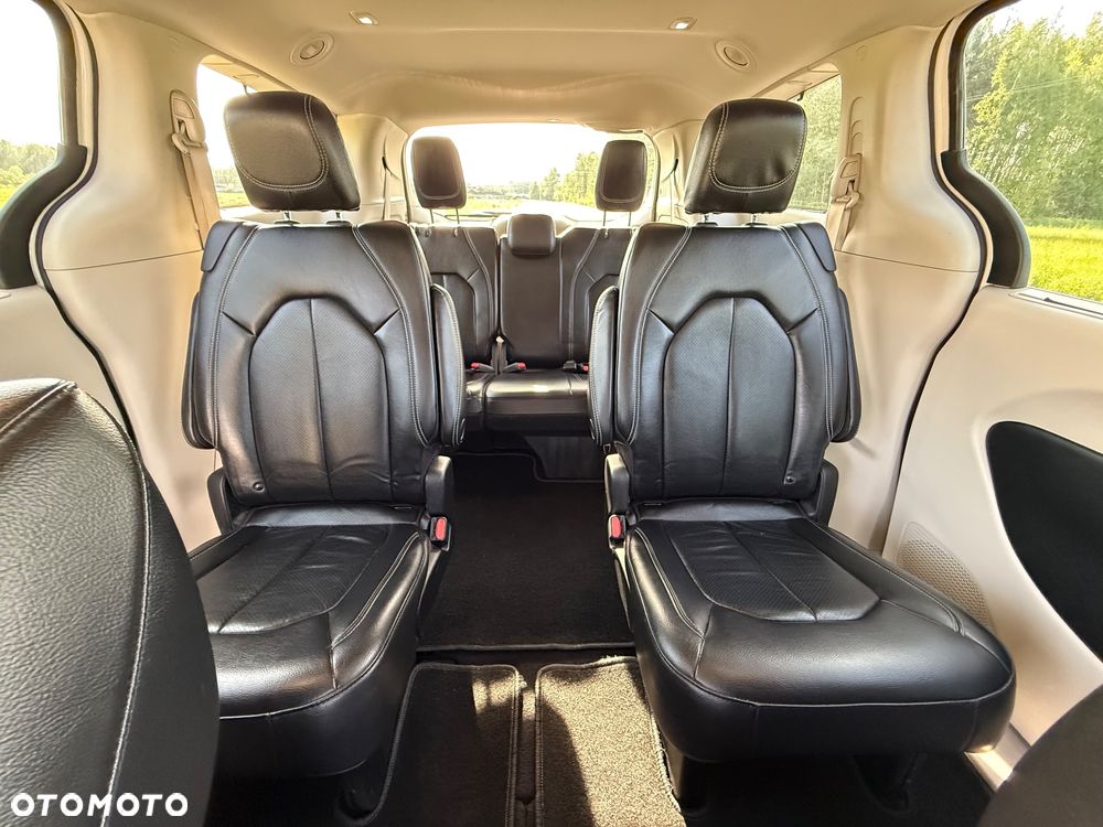 Chrysler Pacifica - 31