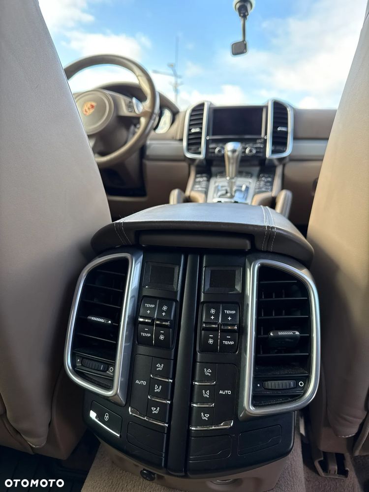 Porsche Cayenne GTS - 23