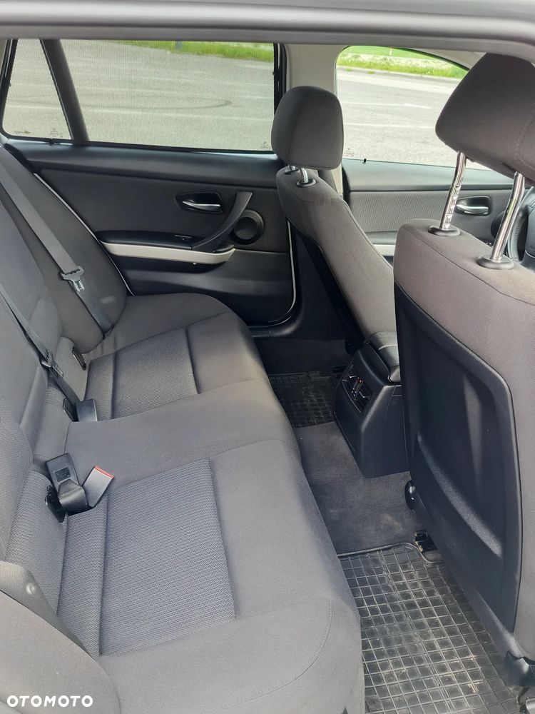 BMW Seria 3 318d - 4