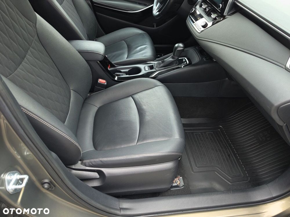 Toyota Corolla 1.8 Hybrid Executive - 16