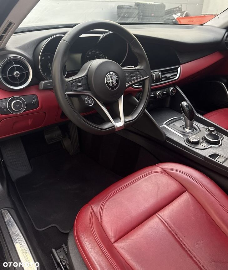 Alfa Romeo Giulia 2.0 Turbo 16V AT8 Veloce - 11