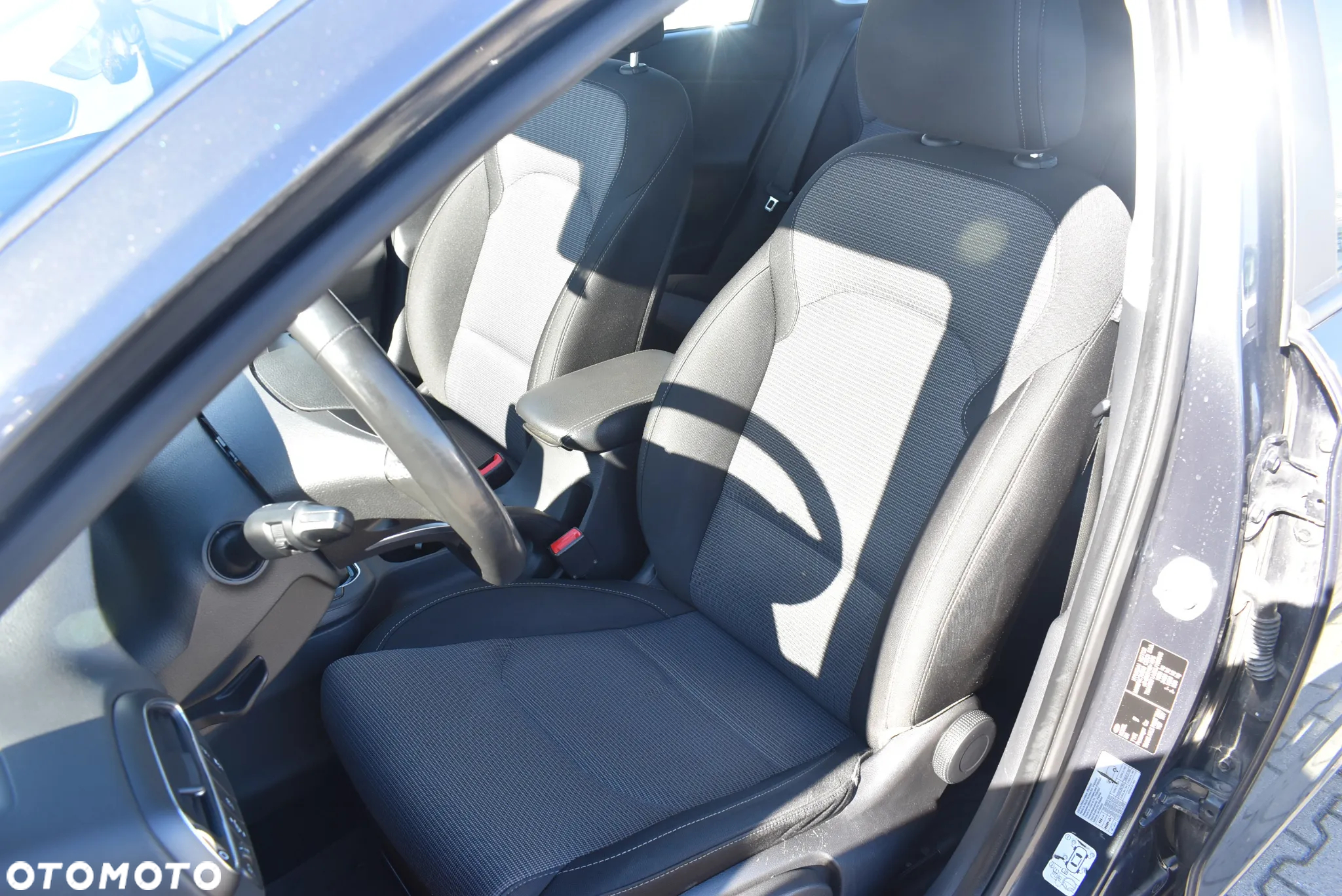 Hyundai i30 1.6 D Classic + DCT - 11