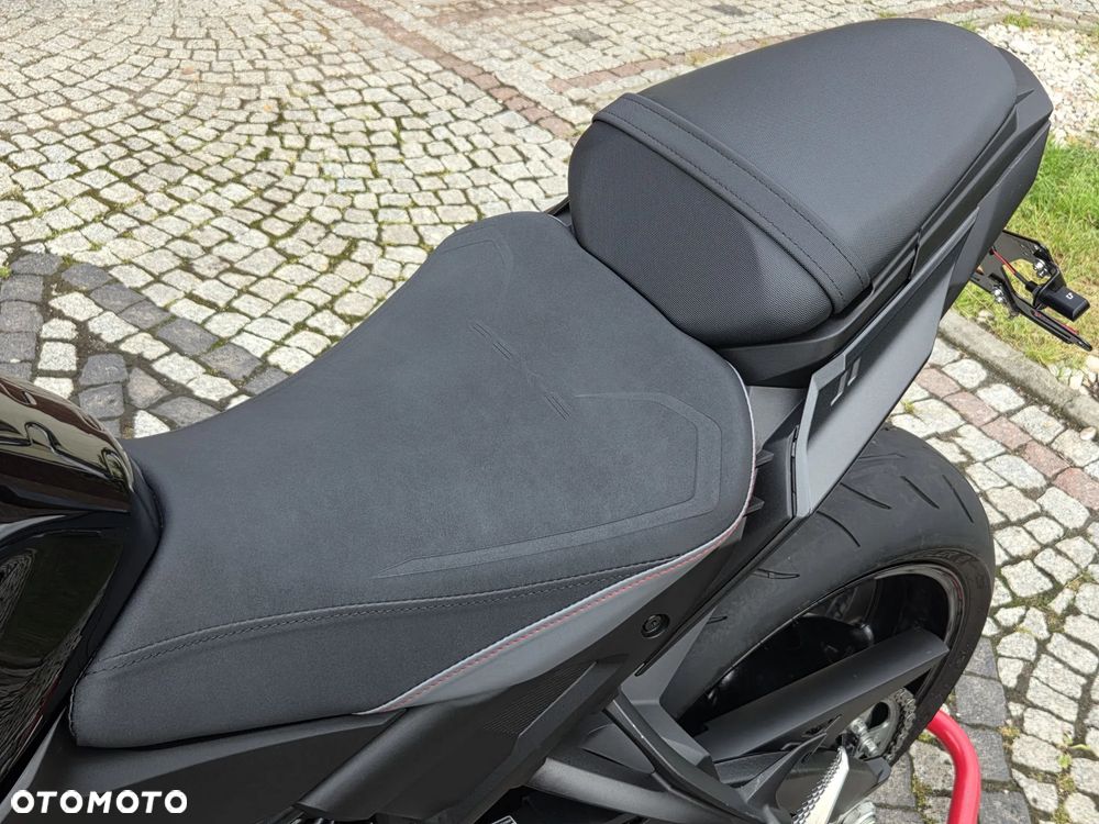 Suzuki GSX - 37