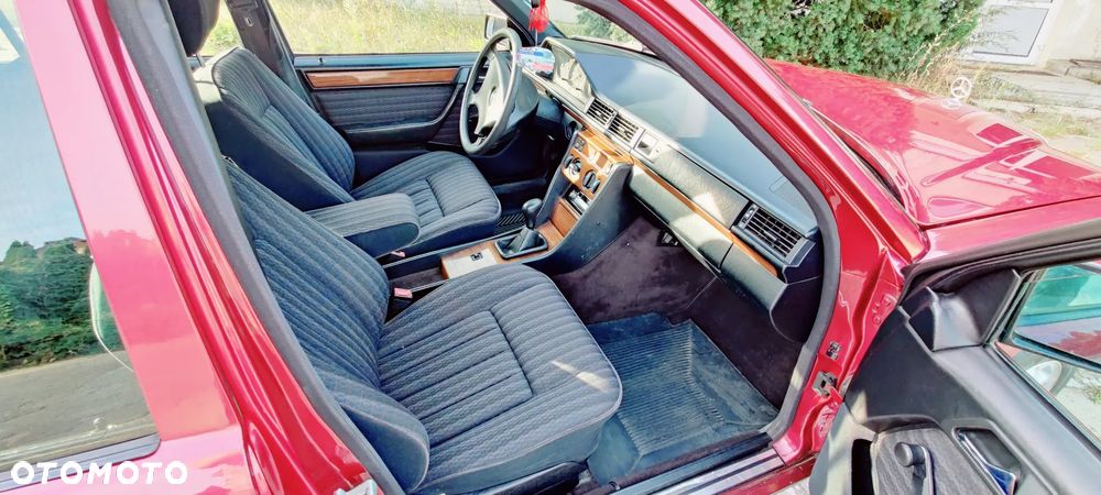 Mercedes-Benz W124 (1984-1993) - 32