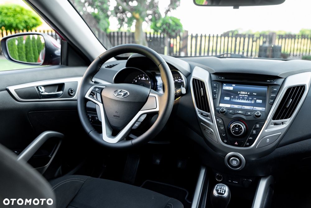 Hyundai Veloster 1.6 Premium - 27