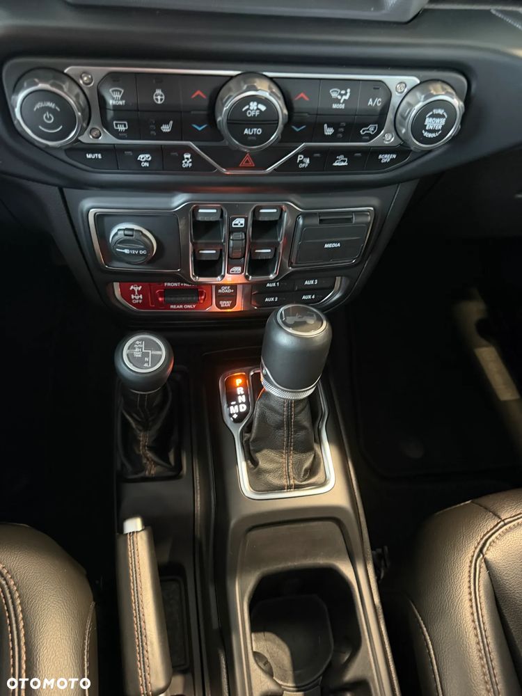Jeep Wrangler - 33
