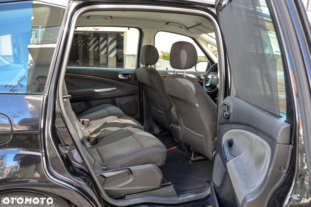 Ford S-Max - 12
