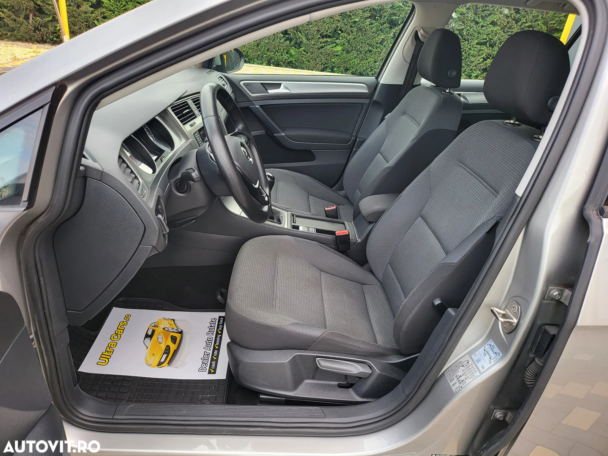 Volkswagen Golf 1.6 TDI BMT Comfortline - 14