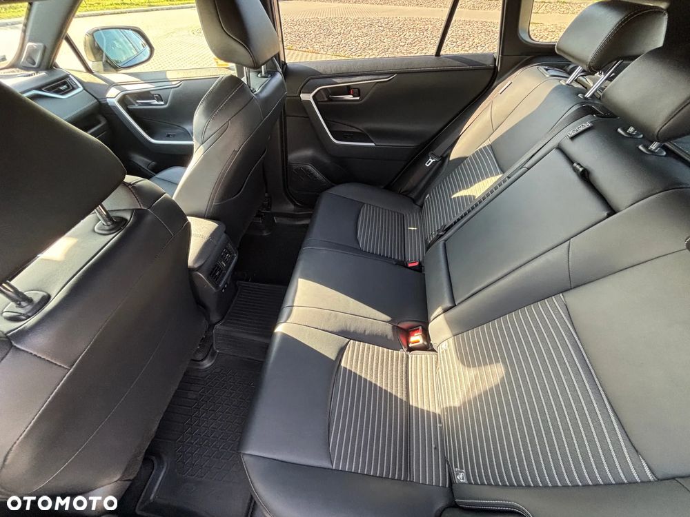 Toyota RAV4 2.5 Hybrid Black Edition by JBL 4x4 - 18