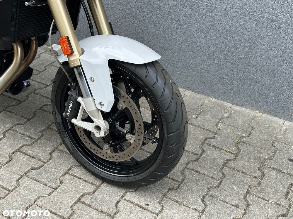 BMW F - 24